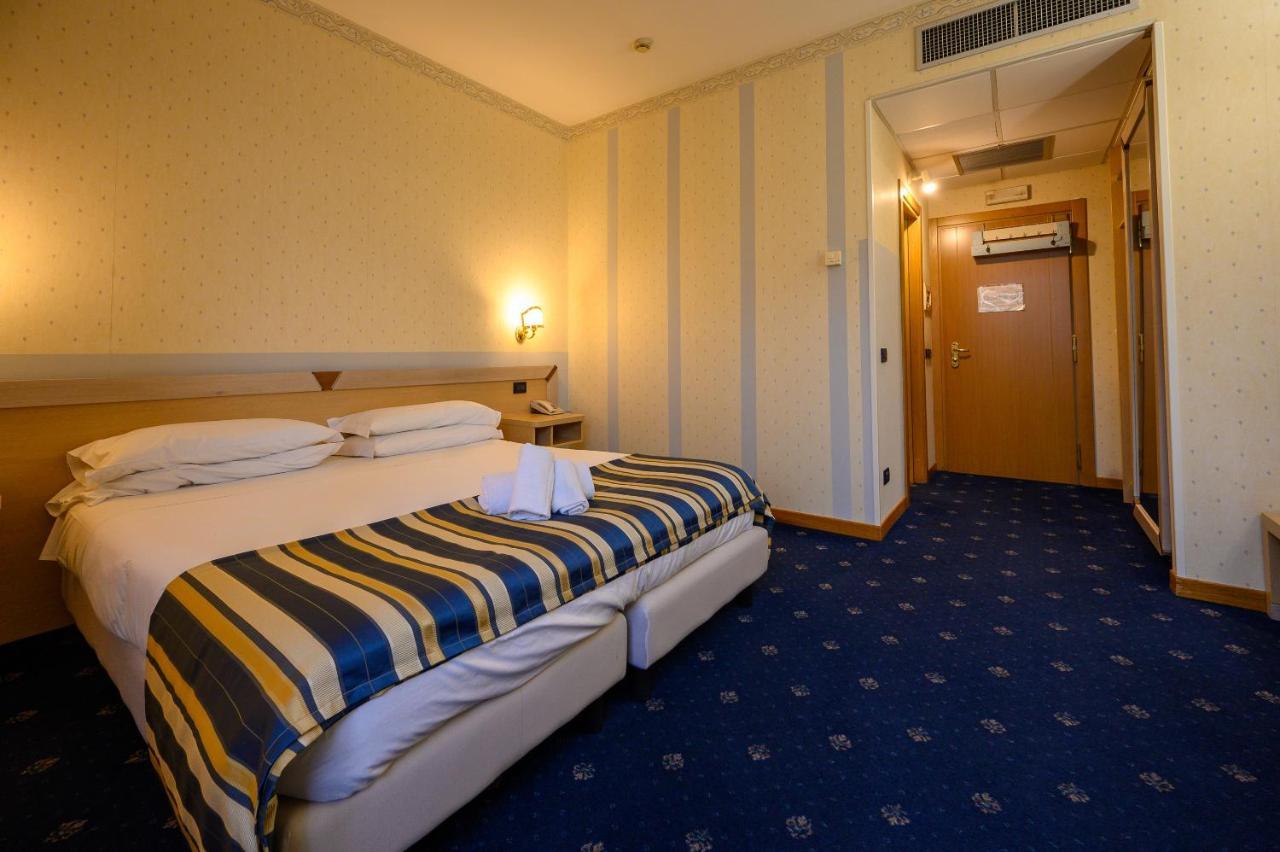 Hotel Torre Di Pratolungo Рим Экстерьер фото