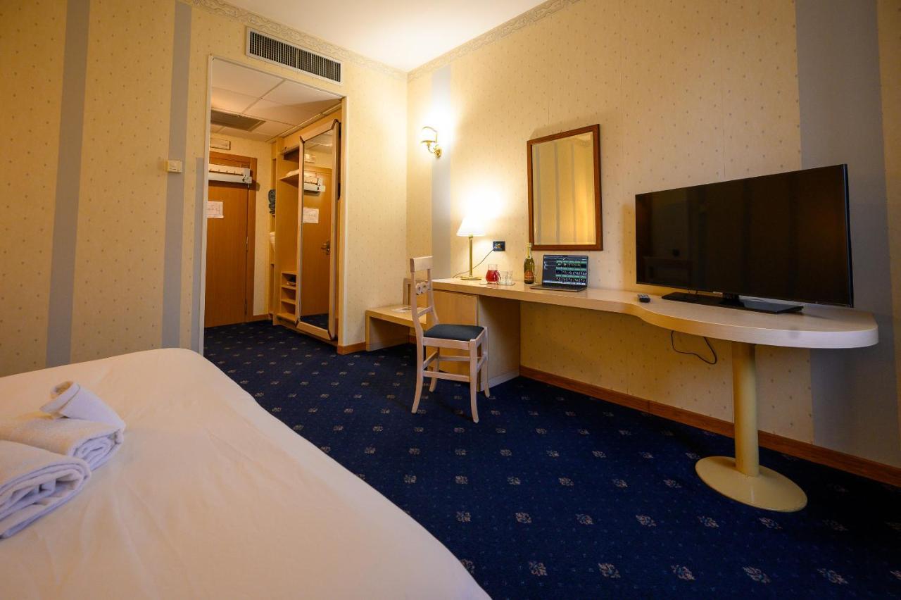 Hotel Torre Di Pratolungo Рим Экстерьер фото